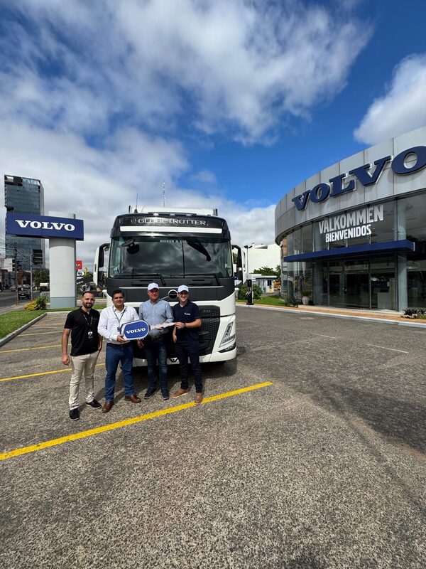 Grupo Rieder entregó un nuevo camión Volvo FM 440 6X2 a la Cooperativa Fernheim