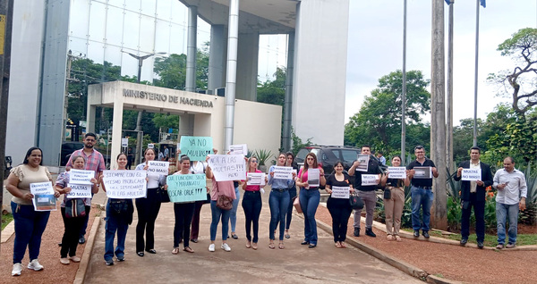 Contadores se manifiestan contra multas de DNIT, pero no hubo respuesta oficial - La Clave