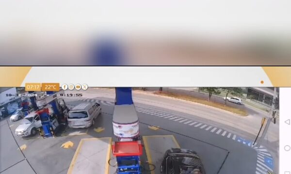 Detienen a hombre que cargaba combustible y huía sin pagar