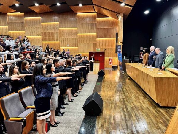 Ministro Diesel tomó juramento a nuevos abogados en Ciudad del Este