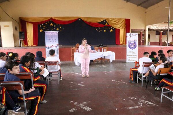 Estudiantes de San Lorenzo en jornada sobre responsabilidad penal y bullying