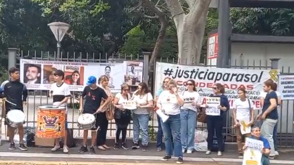 Padres de Sol Chávez se movilizan por la baja condena de odontóloga y farmacéutica