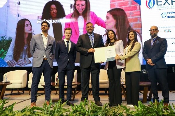 Otorgan licencia de “Marca País” a Industria paraguaya productora de alcohol - .::Agencia IP::.
