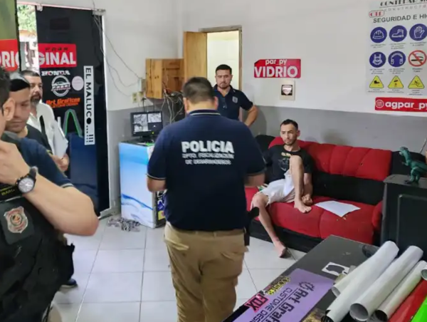 Policía detiene a presunto falsificador de chapas en San Lorenzo