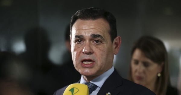 Lezcano se quiso bajar de la OEA por no tener los votos asegurados, pero Santi lo convenció de mantenerse