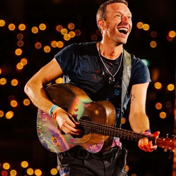 Chris Martin paró su concierto para ayudar a un niño