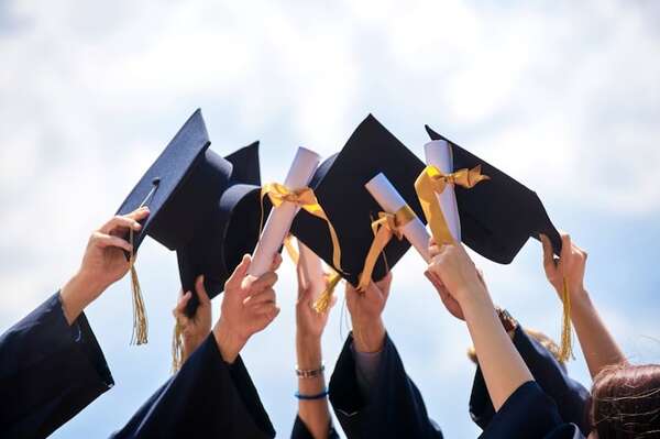 Época de graduaciones: la innovación en las fiestas y los destinos preferidos para viajes - Nacionales - ABC Color