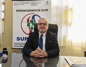 Presentan denuncia penal contra el superintendente de Salud por supuesta falsificación de documentos