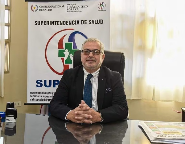 Presentan denuncia penal contra el superintendente de Salud por supuesta falsificación de documentos