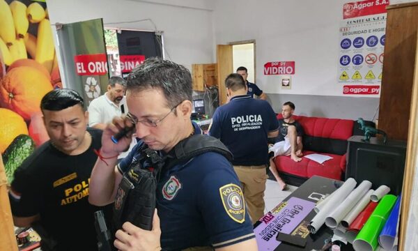 Detienen a una persona e incautan elementos ante sospecha de fabricación de réplicas de chapas