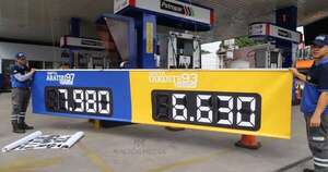 La Nación / Emblemas reducen G. 300 por litro precio de naftas