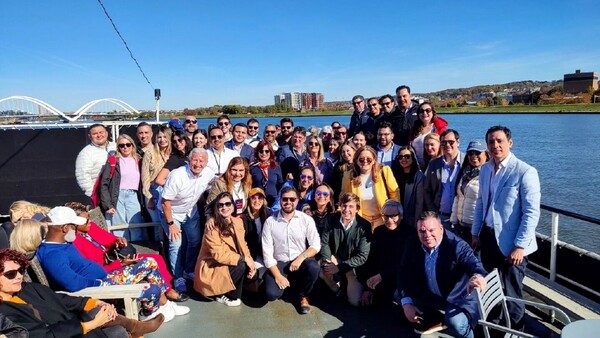 Costo de tour de diputados cubriría el pago anual de 5 rubros docentes
