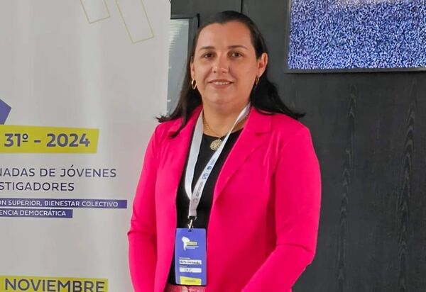 Docente de Concepción recibe mención de honor en el premio ArandyPy por su aporte al uso del guaraní en la salud