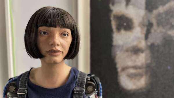 Obra de arte hecha por un robot con IA se vende por cifra récord en una subasta - Tecnología - ABC Color