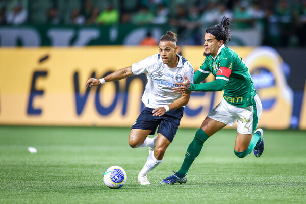 Versus / El Palmeiras de Gustavo Gómez derrota agónicamente a Grêmio y sigue en la lucha