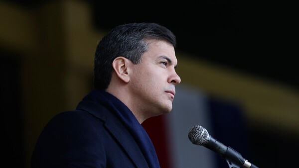 El Financial Times se hace eco del “dilema más grande” de Santiago Peña: Vetar o no la ley garrote