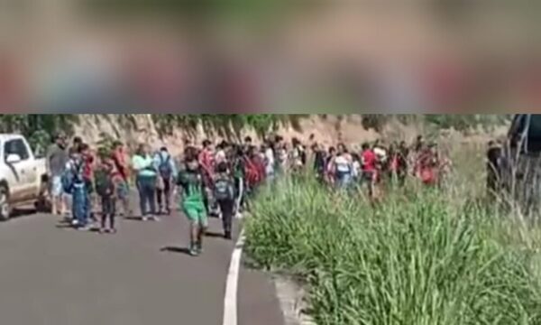 Volcó colectivo que llevaba a niños a Laurel