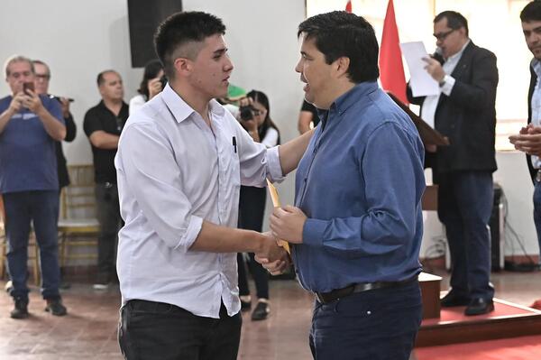 Yacyretá destinó G. 12.315 millones a becas universitarias en 2024 - .::Agencia IP::.