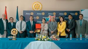 Rotary Club Encarnación honra a la Embajadora Yoshie Nakatani con la distinción de Socia Honoraria