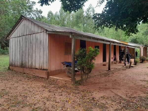 Padres insisten en pedido de construcción de aulas en escuela rural de Santaní - Nacionales - ABC Color