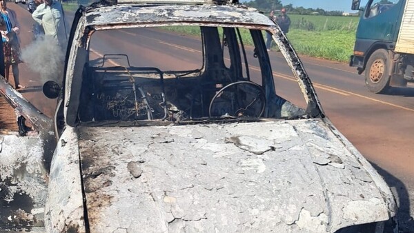 Vehículo se incendia sobre la ruta PY06 a causa de cortocircuito