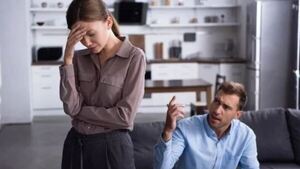 “Mi marido le mantiene a mi papá hace un año y ahora ya no quiere”