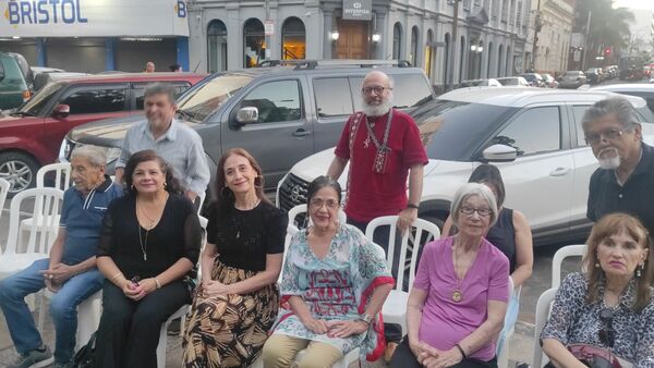 Censuran manifestación pacífica y artística dentro de la Plaza Uruguaya