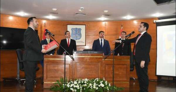 La Nación / Concejales de Honor Colorado juraron como nuevas autoridades de la junta capitalina