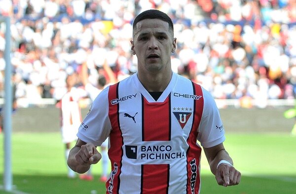Versus / Alex Arce volvió a anotar y llega fino para el combo de Eliminatorias