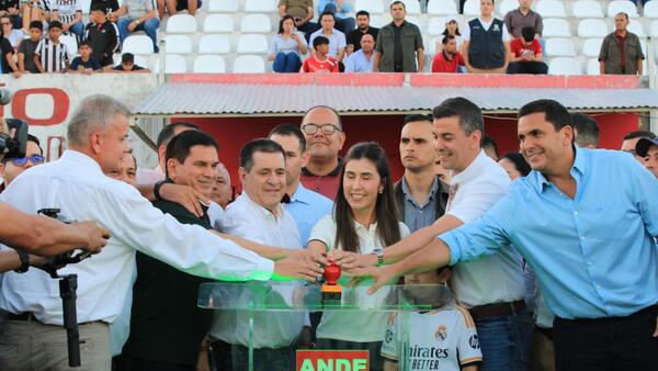 Video: Los abucheos e insultos que recibieron Santiago Peña y Horacio Cartes en Carapeguá