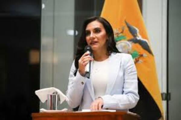 Gobierno de Ecuador suspende por 5 meses a su vicepresidenta - 1000 Noticias