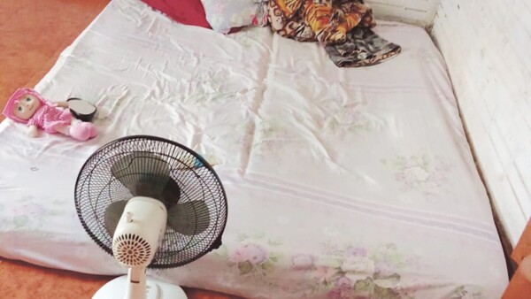 “Dormíamos en un colchón sobre el suelo”