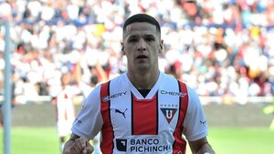 Alex Arce convierte en la remontada de Liga de Quito