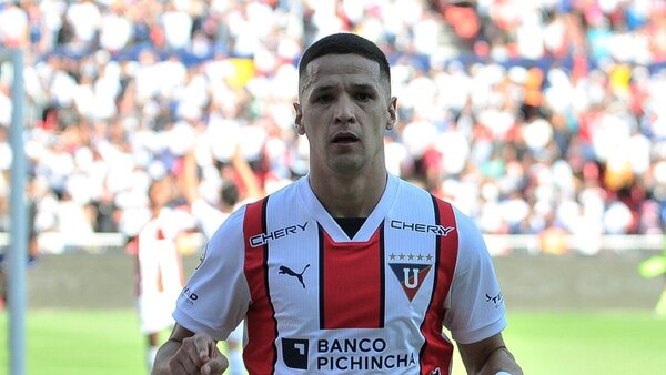 Alex Arce convierte en la remontada de Liga de Quito