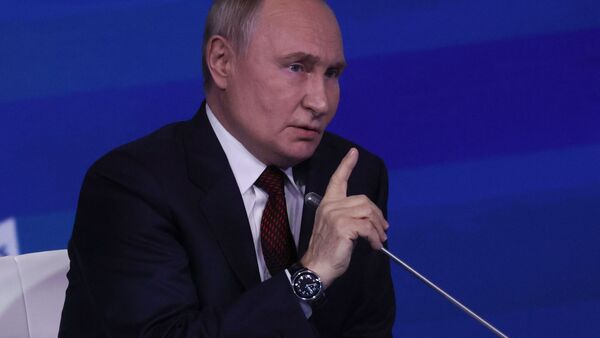 Putin firma acuerdo de defensa mutua con Corea del Norte