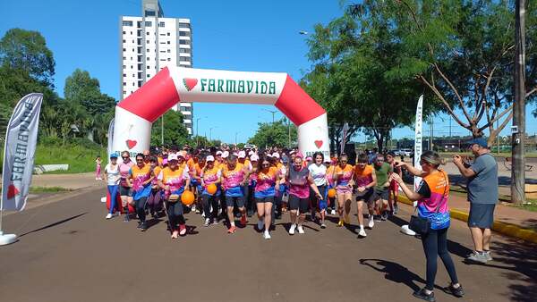 Éxito total la 2ª edición de la CorreCaminata Rosa en Encarnación