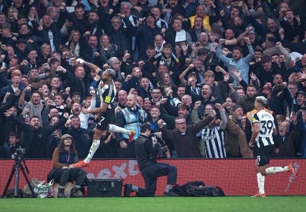 Versus / Newcastle, sin Almirón, vence al Nottingham Forest de Ramón Sosa