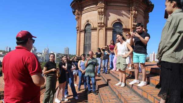 Recorrido invitó a conocer los misterios de la Iglesia de la Encarnación