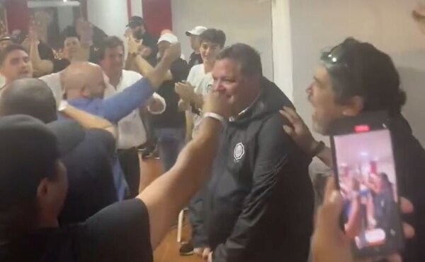 Versus / ¿Olor a campeón? El festejo íntimo de Olimpia en Ciudad del Este