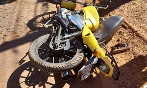 Motociclista muere tras impactar contra el cordón de vereda