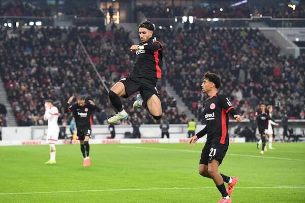 Eintracht Frankfurt gana y se mantiene en el podio de la Bundesliga - Fútbol Internacional - ABC Color