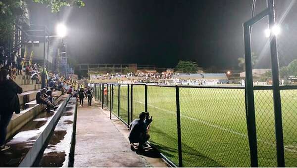 Choque de albiazules en Trinidad - Fútbol - ABC Color