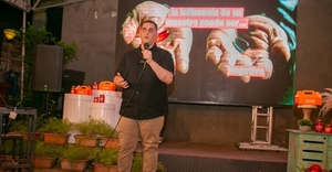 Empresa social ofrece salsas y picantes artesanales a través de un innovador método de suscripción mensual