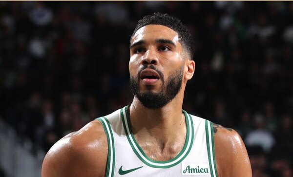 Versus / Jayson Tatum lidera a los Celtics en triunfo sobre Bucks en la NBA