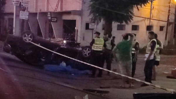 Joven conductor fallece al impactar por una columna en San Antonio
