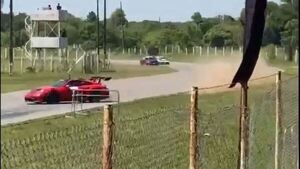 Video: Piloto de superdeportivo muere al chocar durante carrera en el ex Aratirí