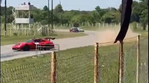 Video: Piloto de superdeportivo muere al chocar durante carrera en el ex Aratirí