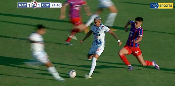 Versus / La durísima entrada de Rodrigo Melgarejo que le costó la roja ante Nacional