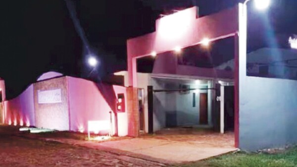 Chupó y usó juguetes sexuales en motel pero no quiso pagar