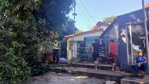 Jardinero pierde la vida al caer de unos 15 metros de altura mientras podaba un árbol